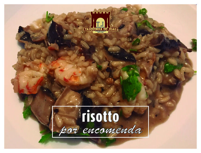 Risotto de gambas e cogumelos frescos