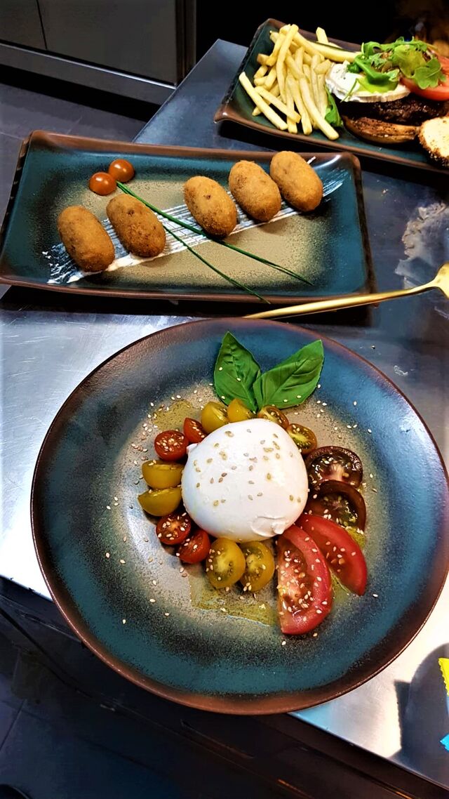 Nuestras Croquetas y Ensaladas