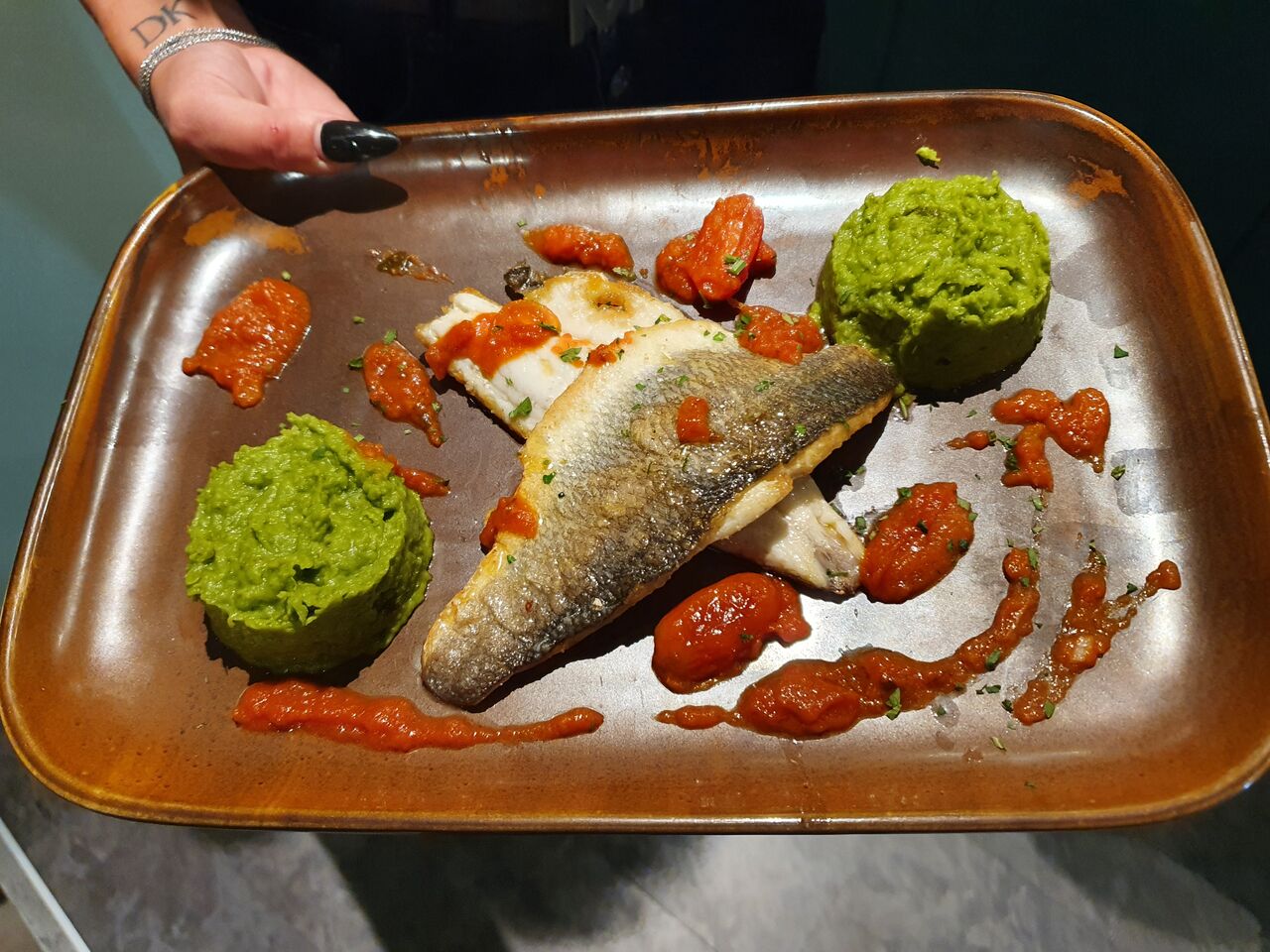 Lavraki mit Erbsen Püree
