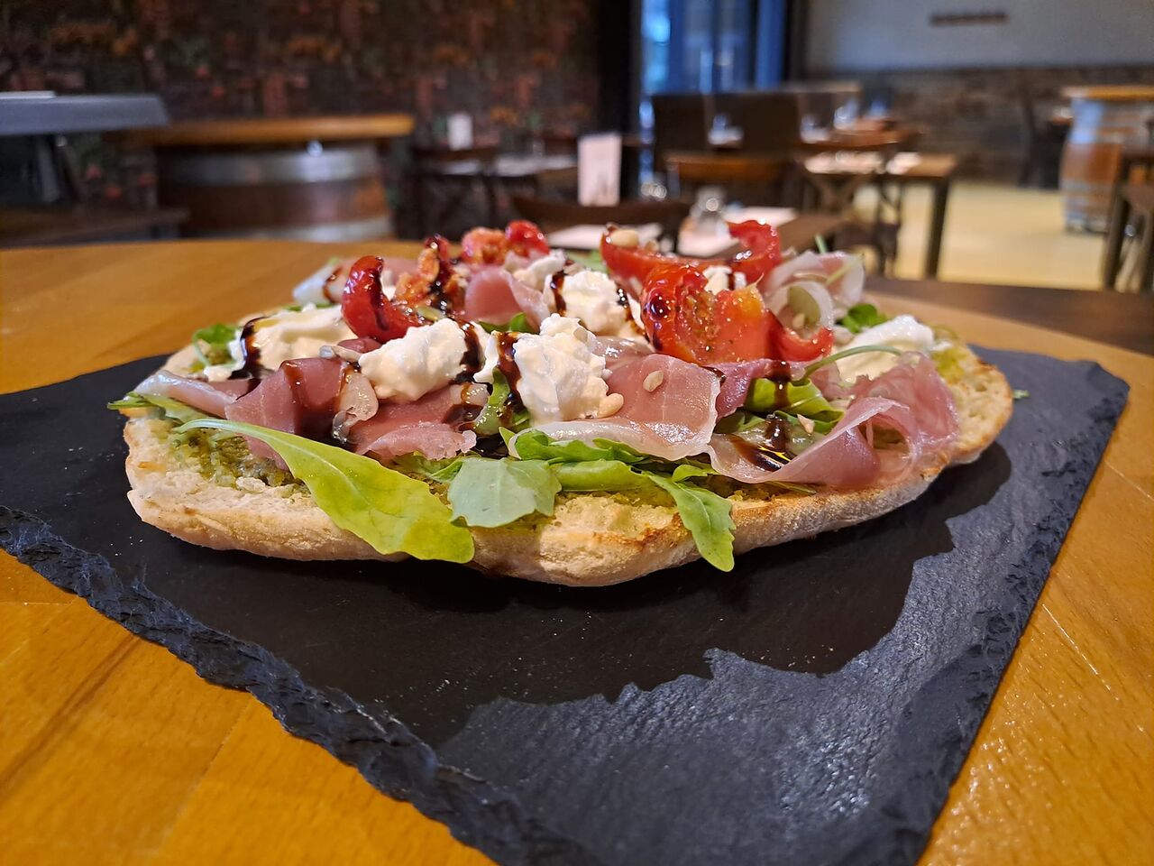 Nouveauté ! Pain à pizza garni, un délice !