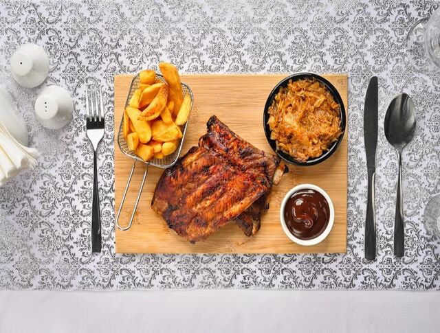 Żeberka kalibrowane frytki, kapusta zasmażana Calibrated rib, fires, fried cabbage Alergeny (1,3,6,7,9) 48 zł