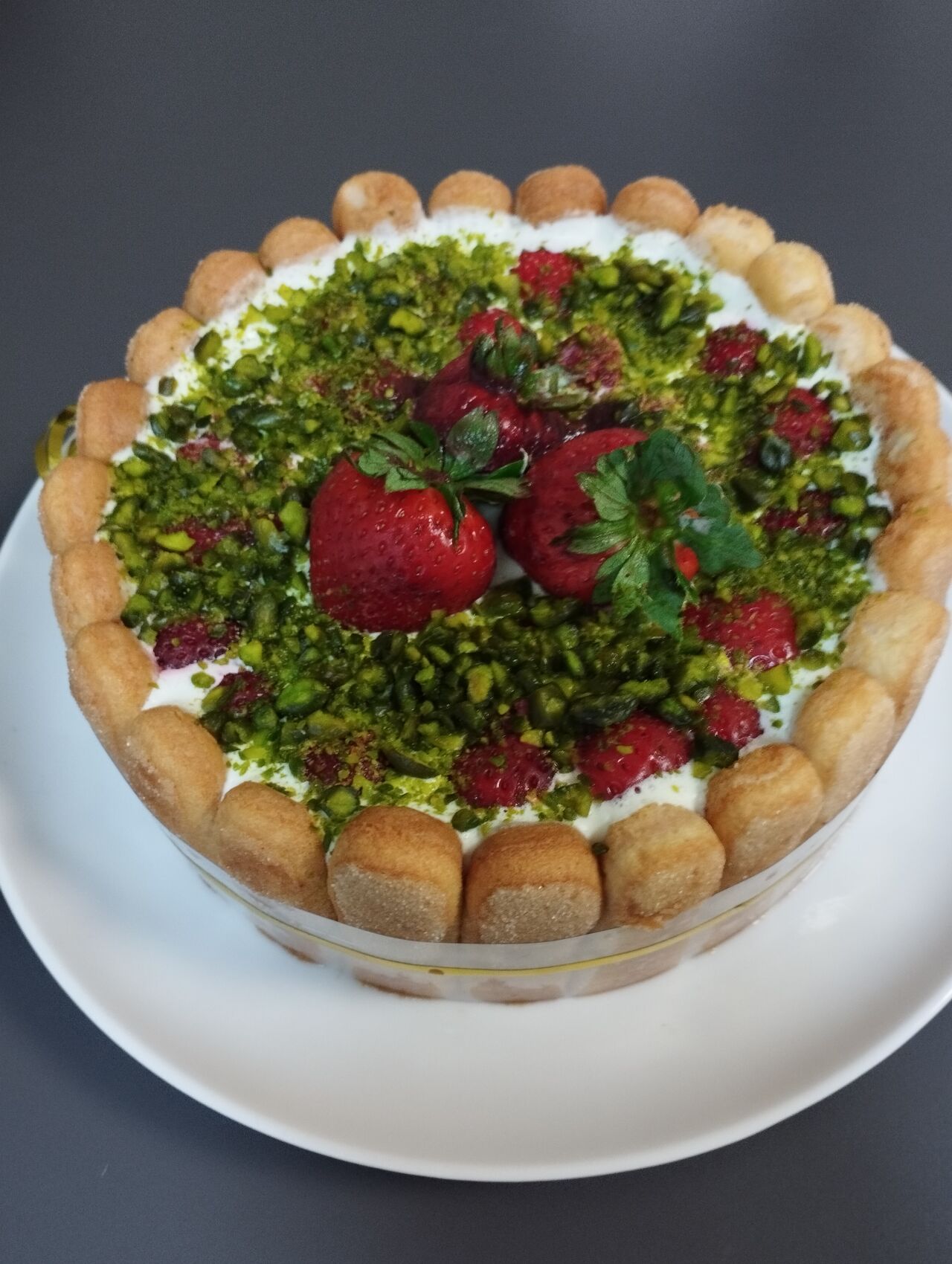 CHARLOTTE FRAISES PISTACHES 