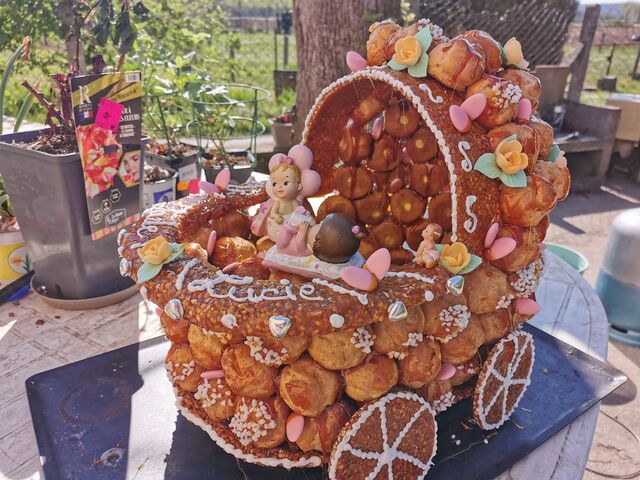 Pièce montée berceau