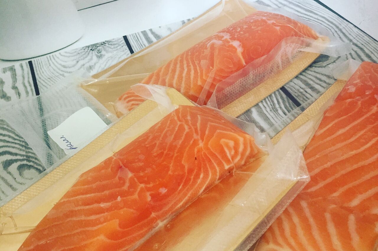 Філе схолоджениго лосося солене!