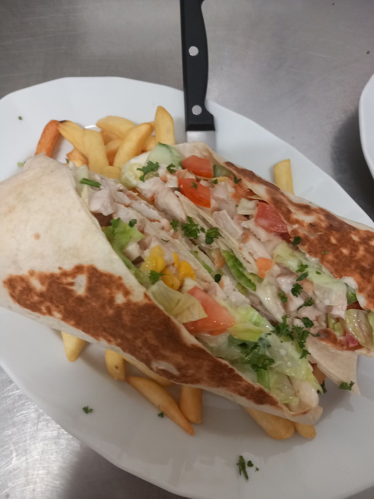 Tortila s kuřecím masem a zeleninou