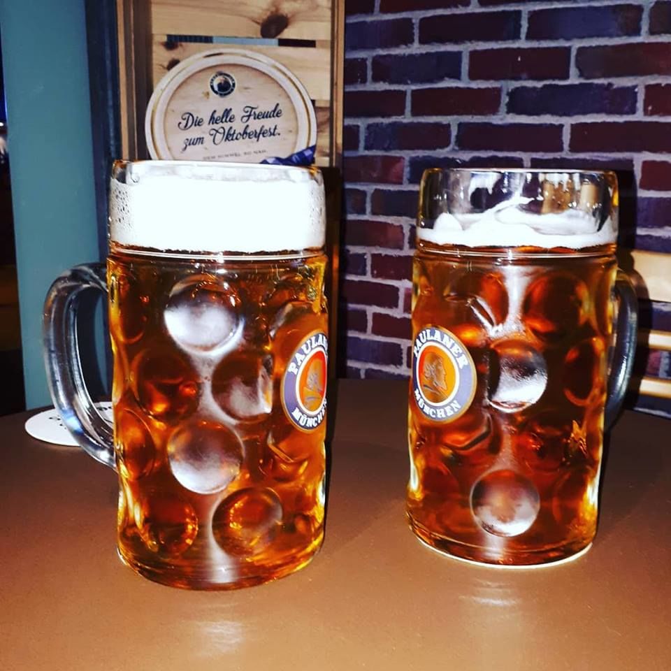 Une grande soif... Nous vous proposons de boire dans une chope d' 1L de bière