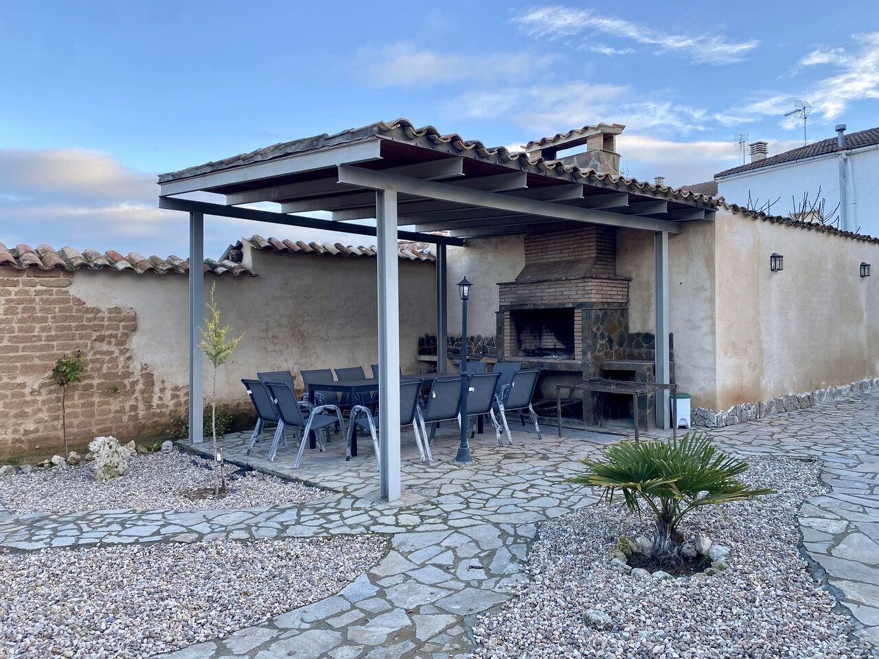 Cenador con barbacoa