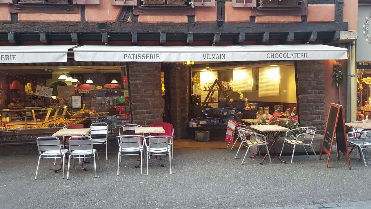 La terrasse est prête dés les premiers rayons de soleil 