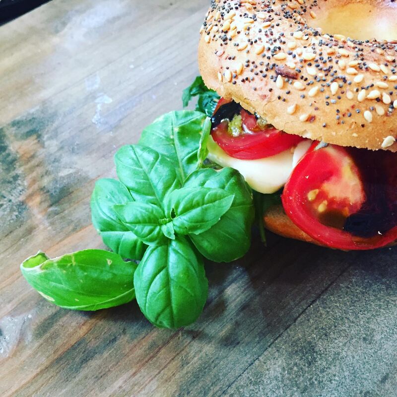 Frisch belegte Bagels 