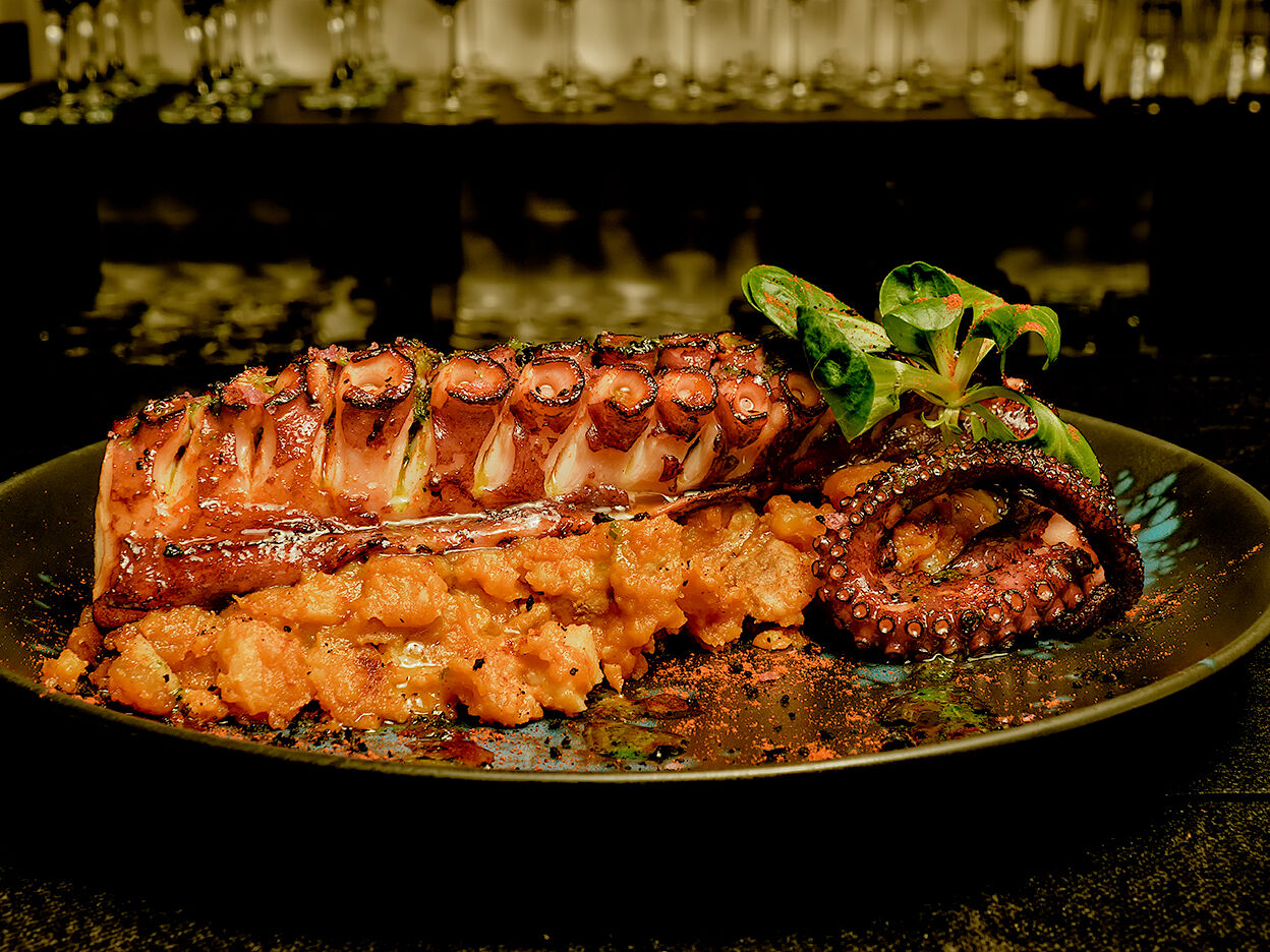 Pulpo a la parrilla con base de patata revolvona