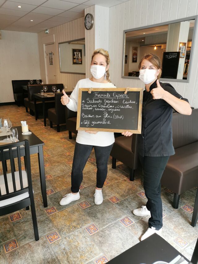 Patricia, responsable de salle et Ludivine , la Cheffe de cuisine.