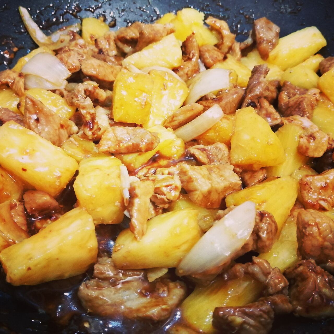 Sauté de porc au caramel et ananas