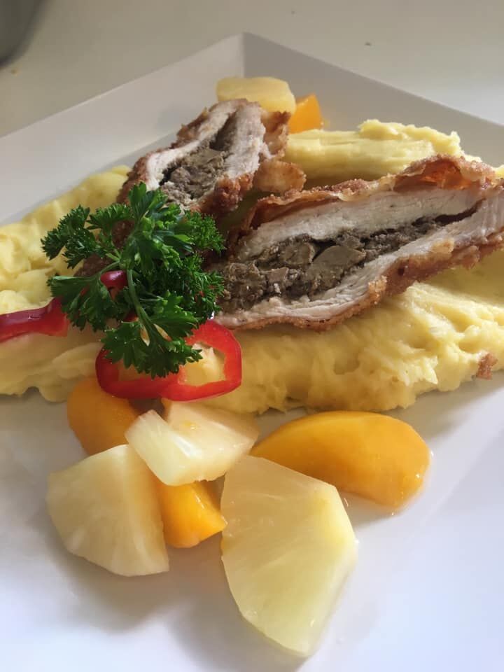 Kacsamájjal töltött pulykamell rántva
Burgonyapüré