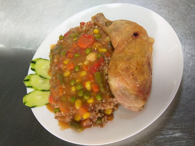 Pečena piletina, heljda sa sotiranim meksičkim povrćem