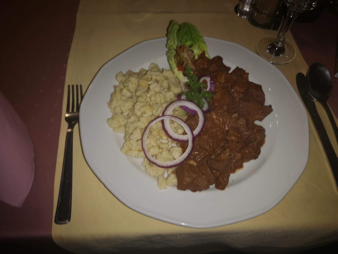 Vörösboros marhapörkölt