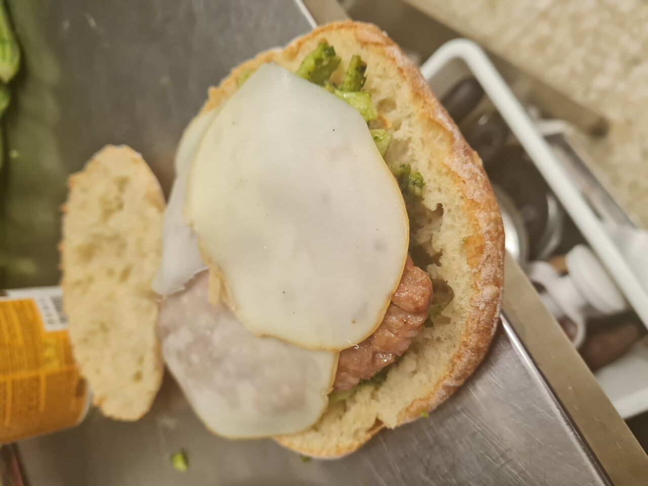Broccoletti hamburger e provola 