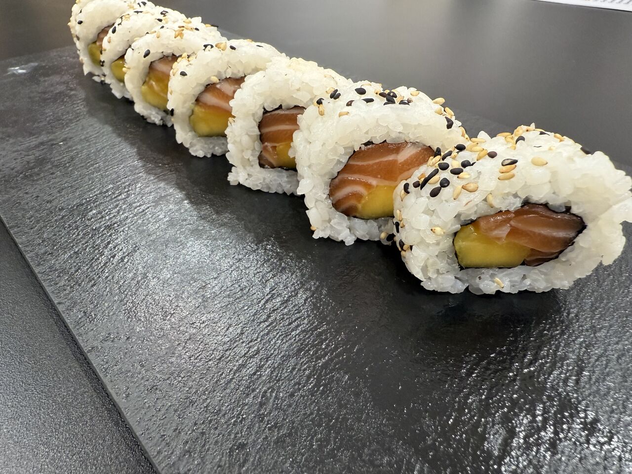 California salmón y mango 