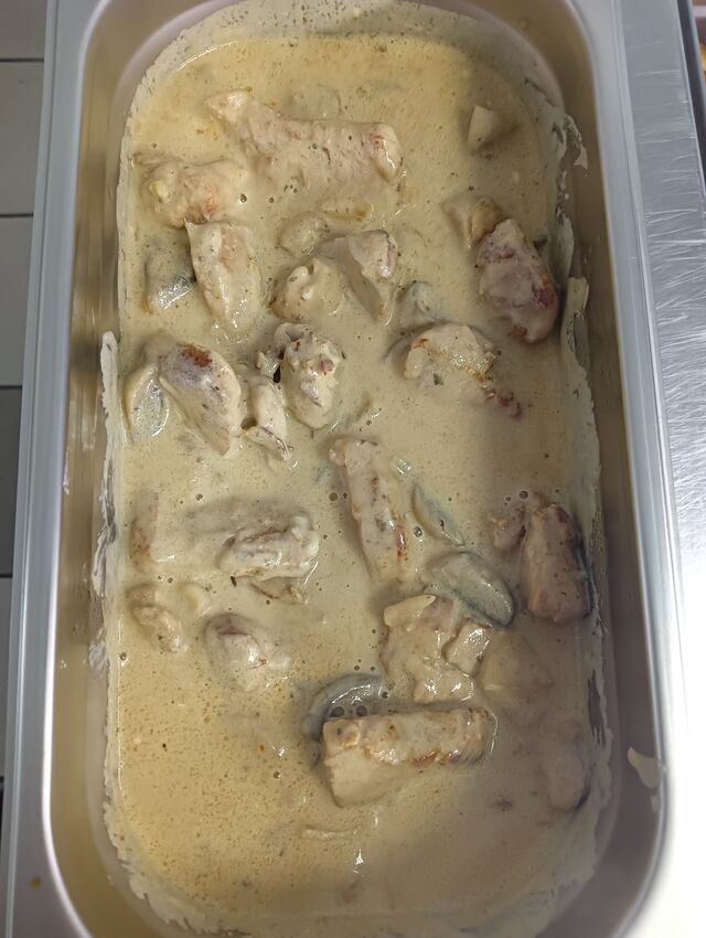 Pelędwica wieprzowa w sosie śmietanowo-pieczarkowym