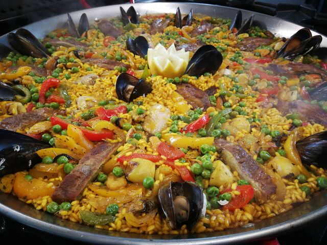 Spanisches Nationalgericht - Paella auf Vorbestellung auch bis 15 Personen möglich