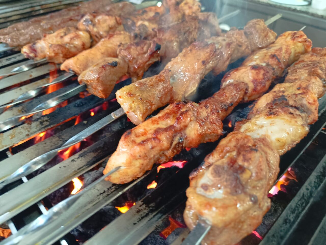 BROCHETAS DE POLLO A LA BRASA