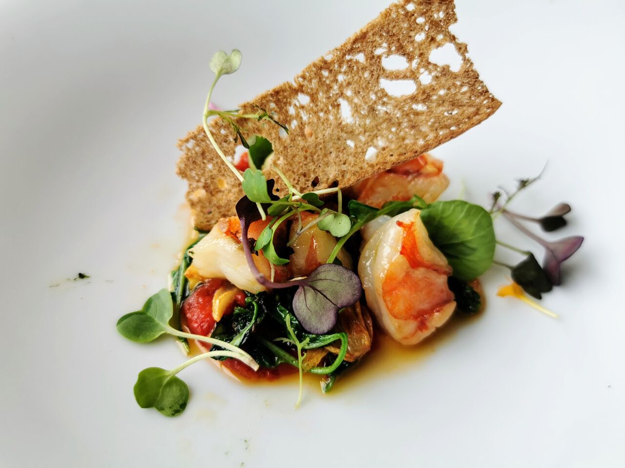Crevettes tigrées marinées, concassé de tomates et cresson à l'ail
Gamba tigre marinada, tomate concace y berros al ajillo