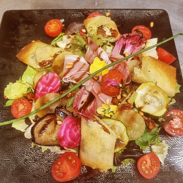 Feuilleté de chèvre courgette tomate séchée basilic