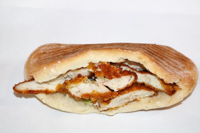 Sandwich tender ( blanc de poulet pané, chapelure kellogs )seul: 5€
Menu frites+boisson 33cl :6€