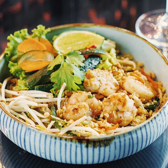 Sanuk shrimps pad thai