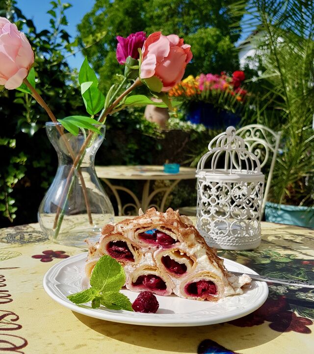 Crêpe Torte mit Kirschen