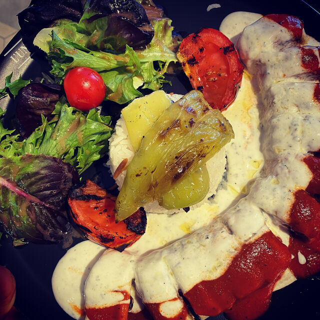 Assiette Beyti. Viande au choix; kebab, kofte, poulet.