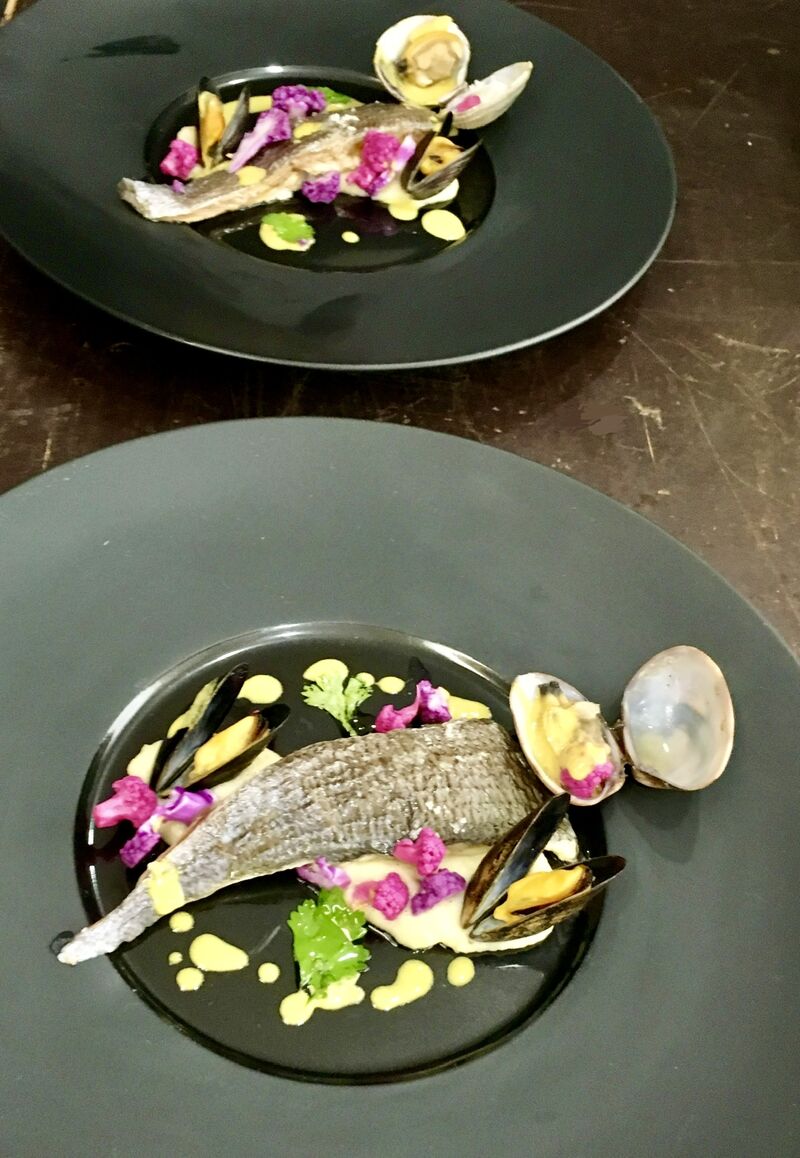 Le bar en habits de couleurs 