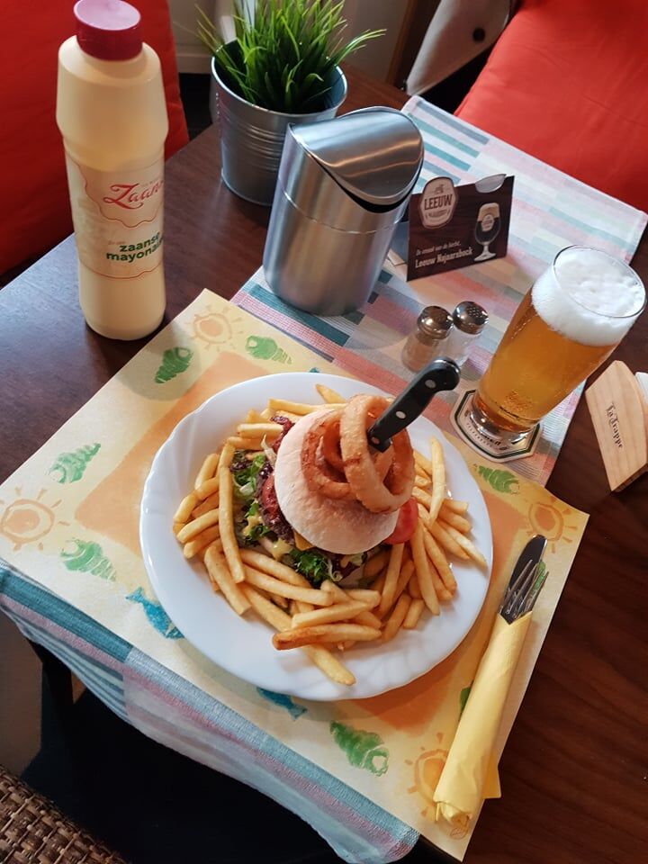XL-Hamburger met frietjes :)