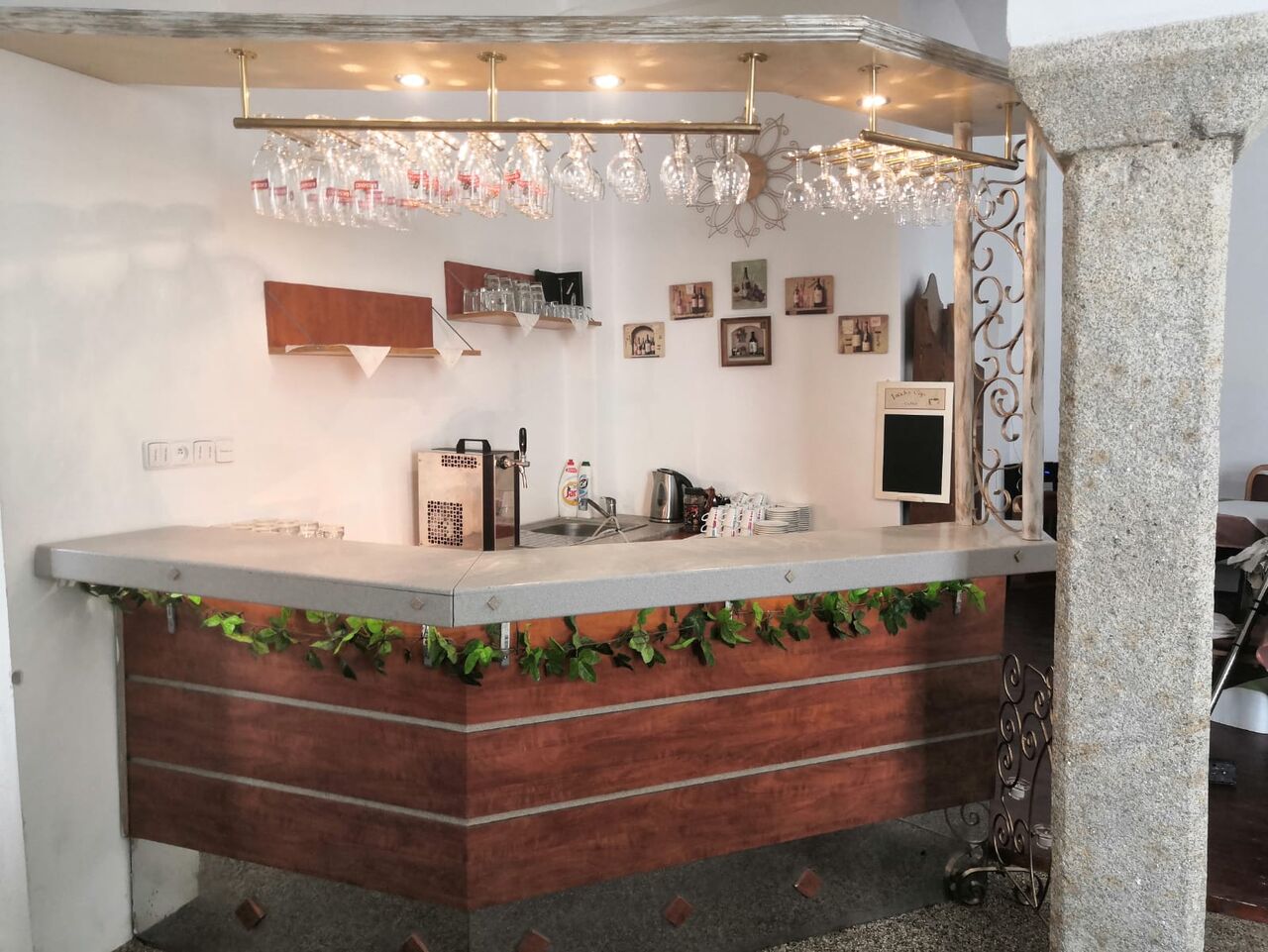 Další provoz pro vás-taneční parket,sezení u krbu a samozřejmě bar.