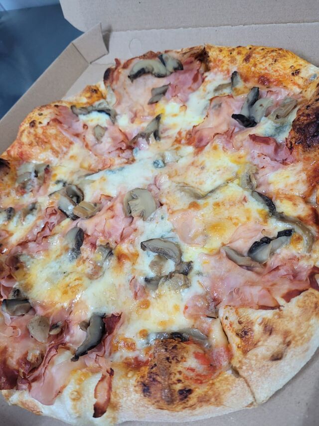 Pizza Chris cu sunca