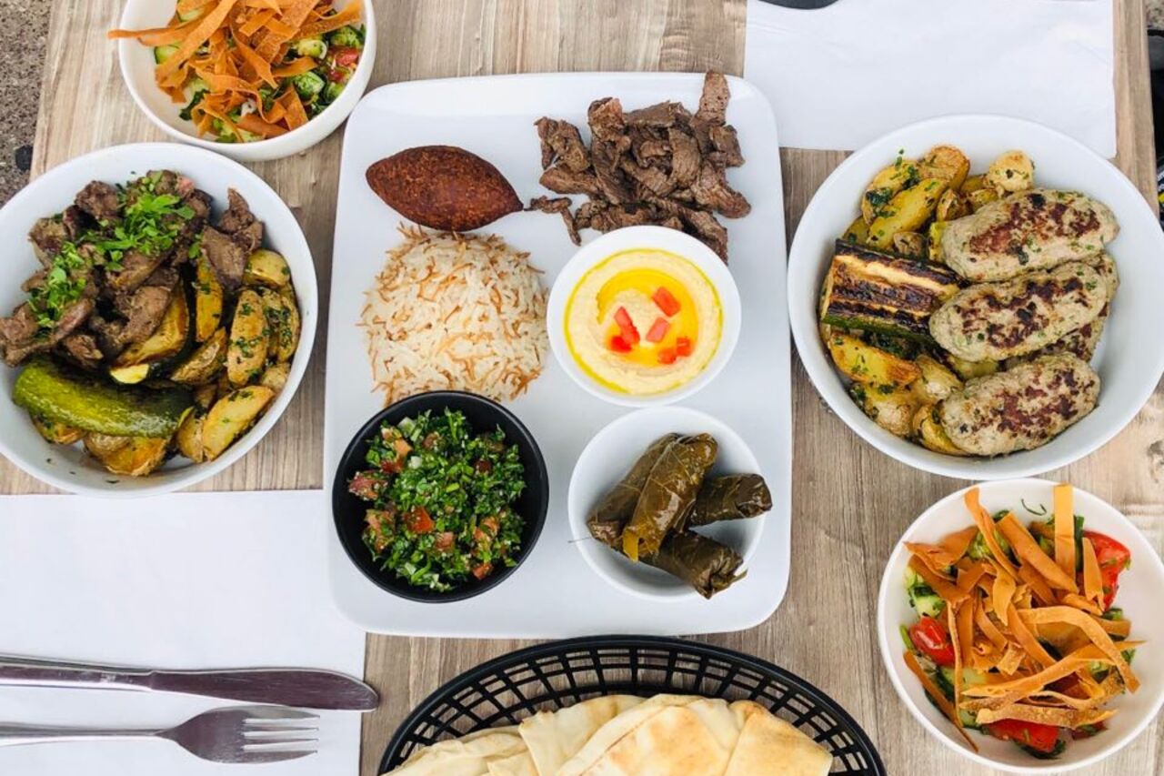 Venez vous régaler dans votre restaurant Libanais Le Lunch Lib'. avec leur houmousse, feuilles de vignes ou encore leur Kafta. Connaisseurs comme gourmets, vous allez adorer !