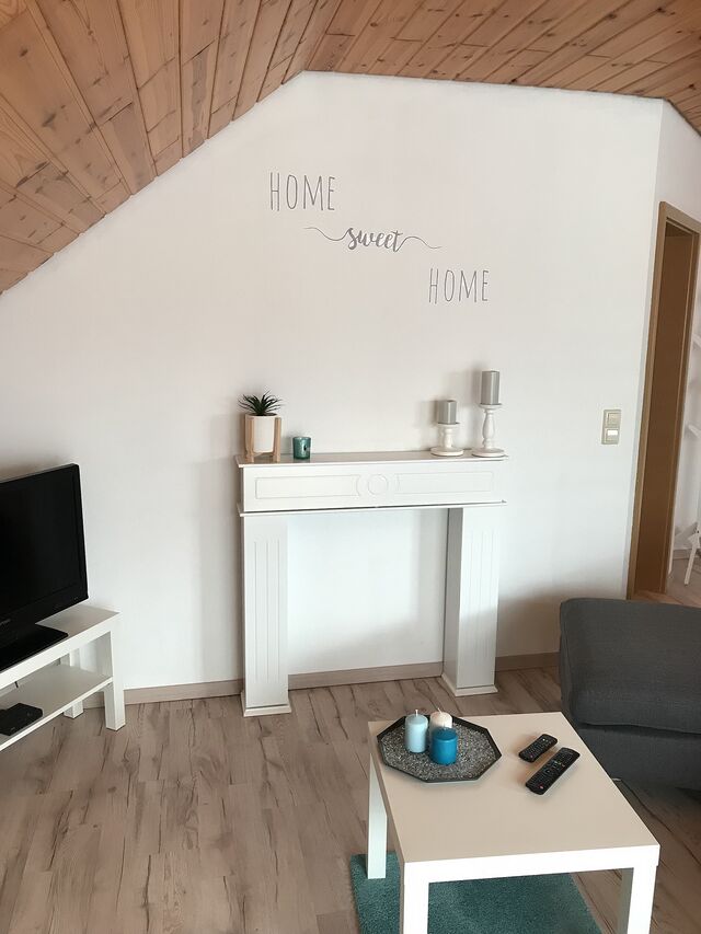 Wohnzimmer mit TV Apartment 1