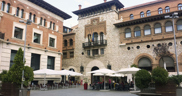 Disfruta de nuestro jamón D.O, raciones , conservas, tostas y bocadillos típicos así como nuestra venta directa de productos