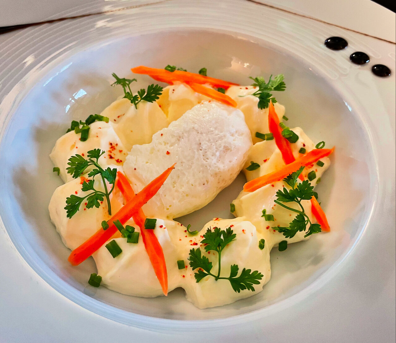 L oeuf poché, sauce au chevre