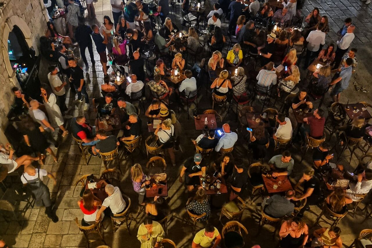 La Bodega wine bar & great vibe zone