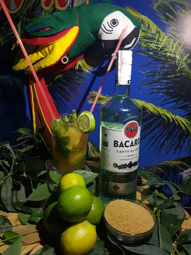 MOJITO LIMA, MARACUYA, FRESA (temporada): para 1 persona.
Ron blanco.