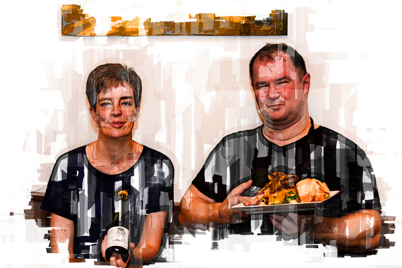 Ihre Wirtsleute Anett und Ralf Ullrich künstlerisch von Christopher Guerry ins Bild gesetzt