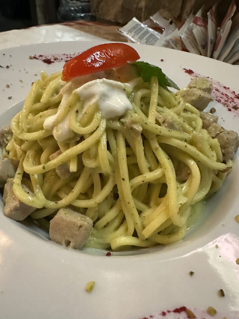 Taglierini con pistacchio di bronte buttata e tonno fresco 