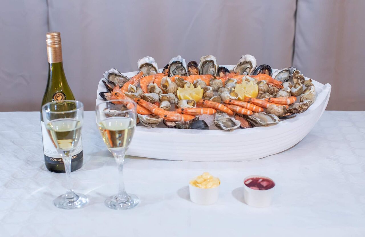 Fruits de mer 25 €/ pers- Aïoli maison 2.50€/ Mayonnaise maison 2€/Vinaigre de vin échalote 1.50€/Bouteille de blanc 12€