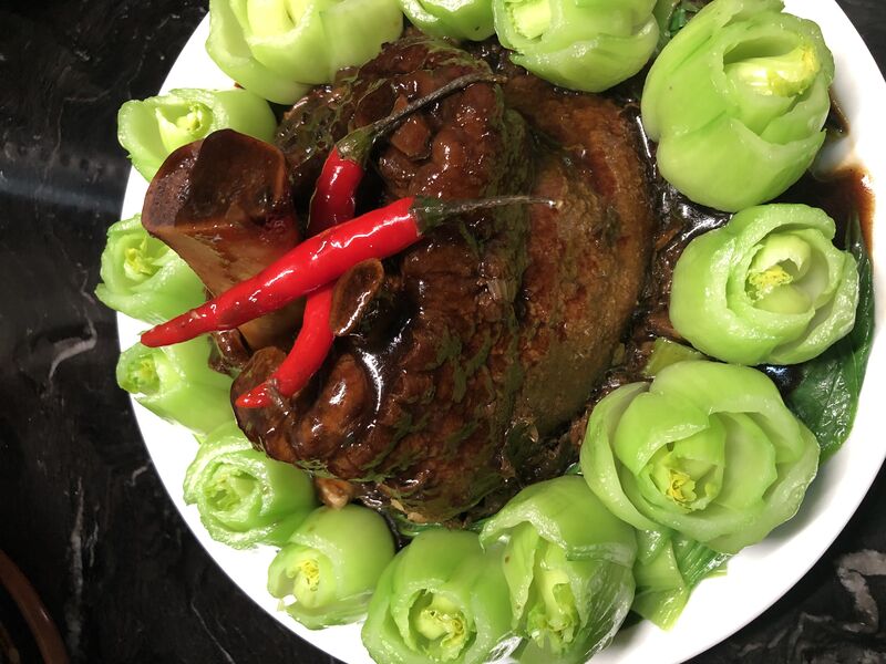 Jarret de porc braisé chou pak choï