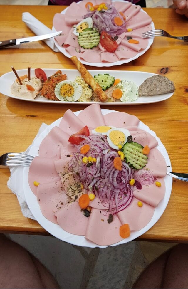 Saure Extrawurst für heiße Tage und ein Aufstrichteller