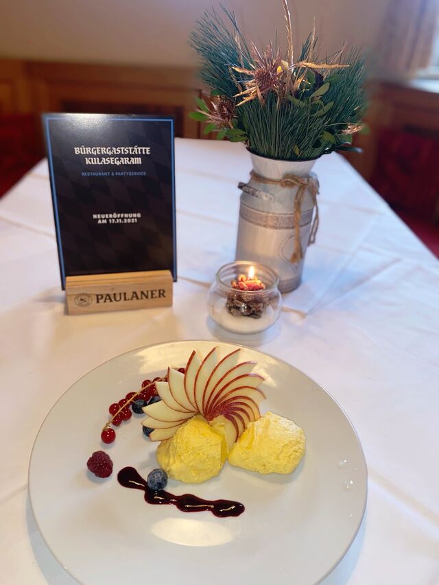 Mango Mousse mit Joghurt Zimsauce 