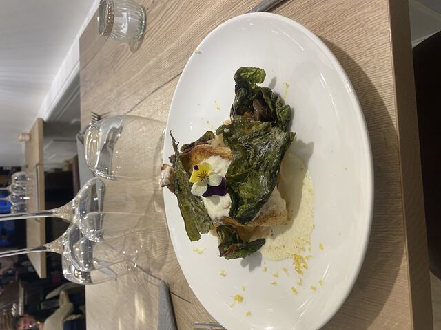 Le poisson du jour avec sa déclinaison de blette et son émulsion haddock 