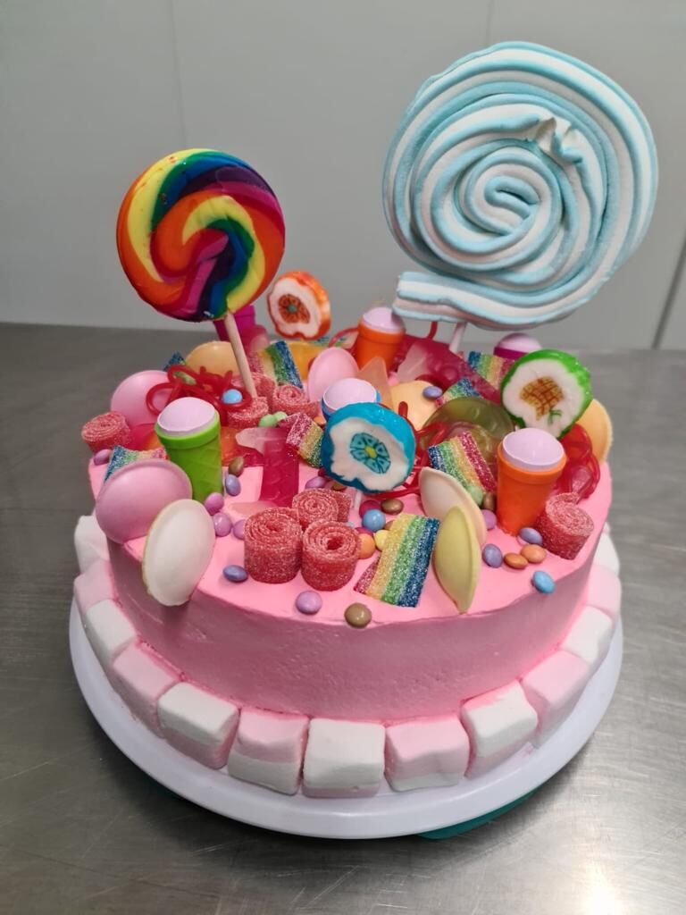 Biscuit taart met snoep 