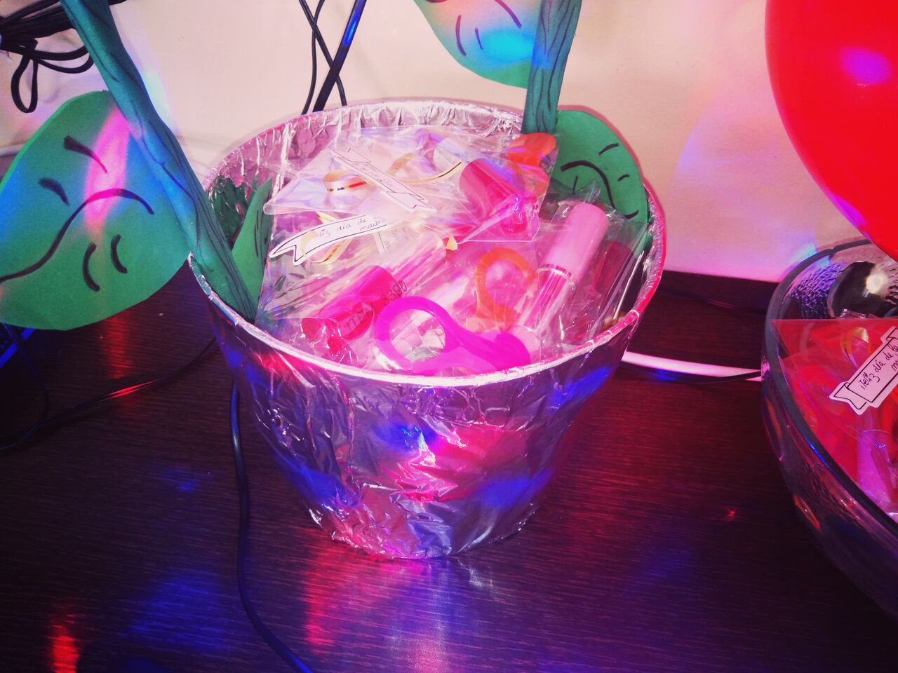 En todos los días muyyyy especiales sorprendemos con algo, esto fue el día de la madre. Llavero moneda carro compra y boligrafo