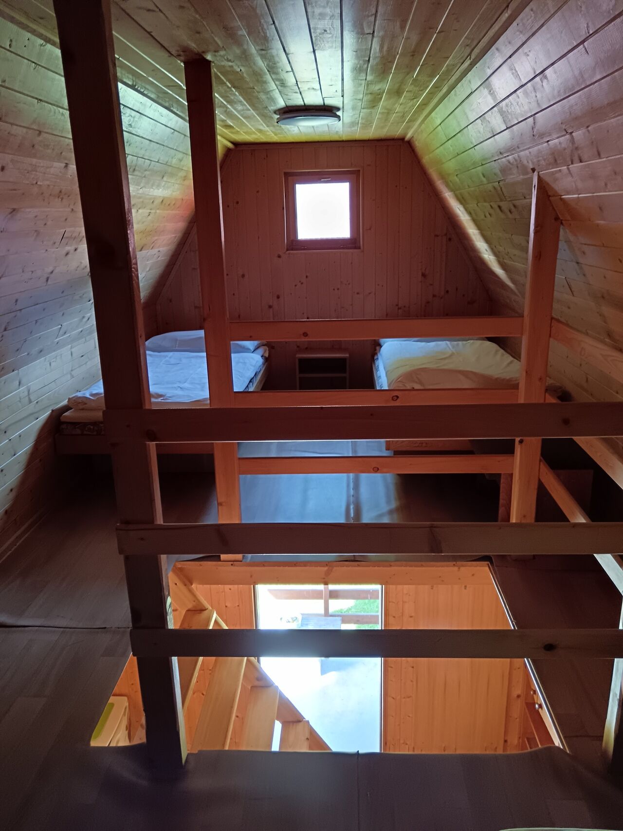 šestilůžková chatka